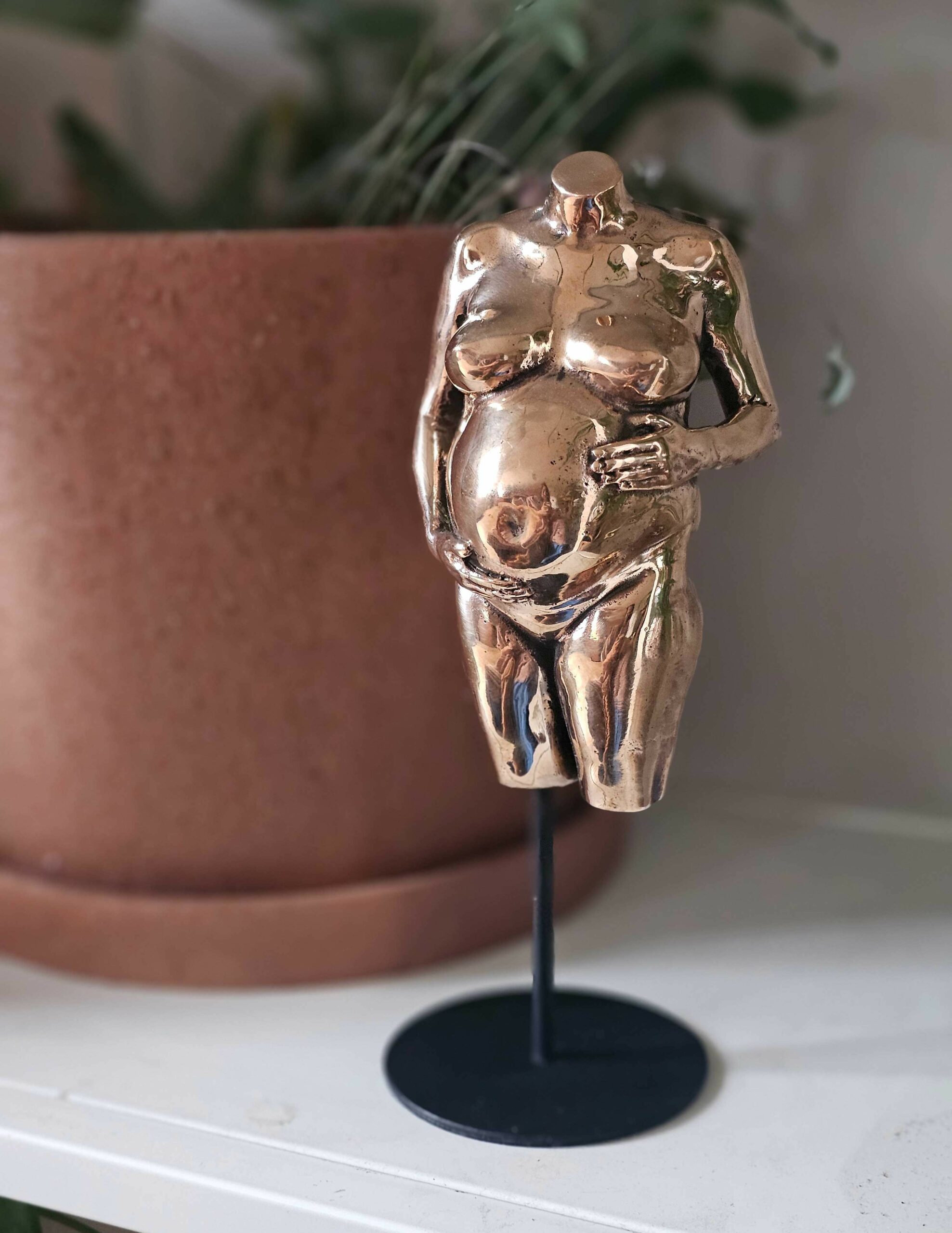 20250708_161914k beeldje zwangerschap hooggepolijst