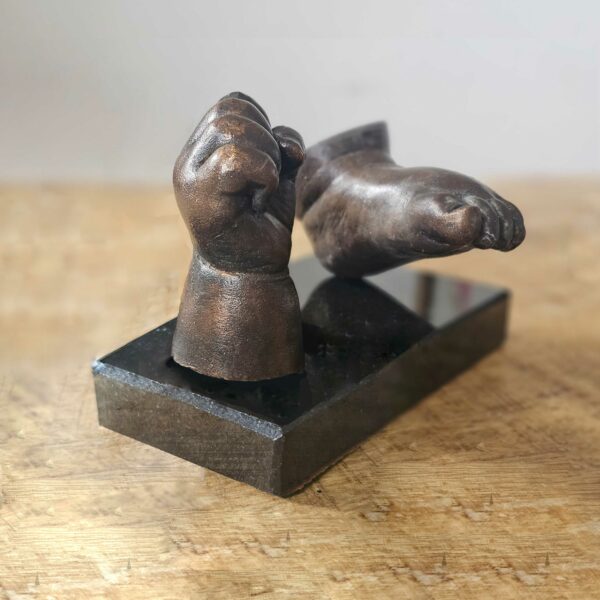 handje en voetje in brons baby