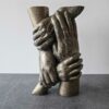 handbeeld van een gezin in brons
