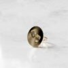 Gepersonaliseerde ovale ring met voetstapjes in het goud