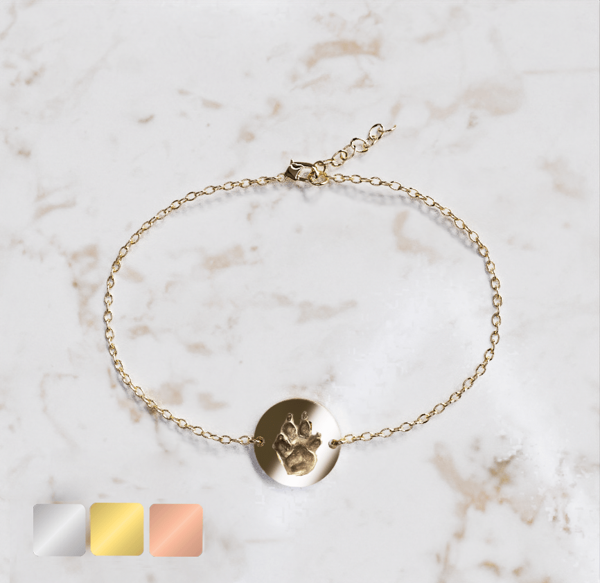 Pootafdruk in armband goudopties met ronde bedel