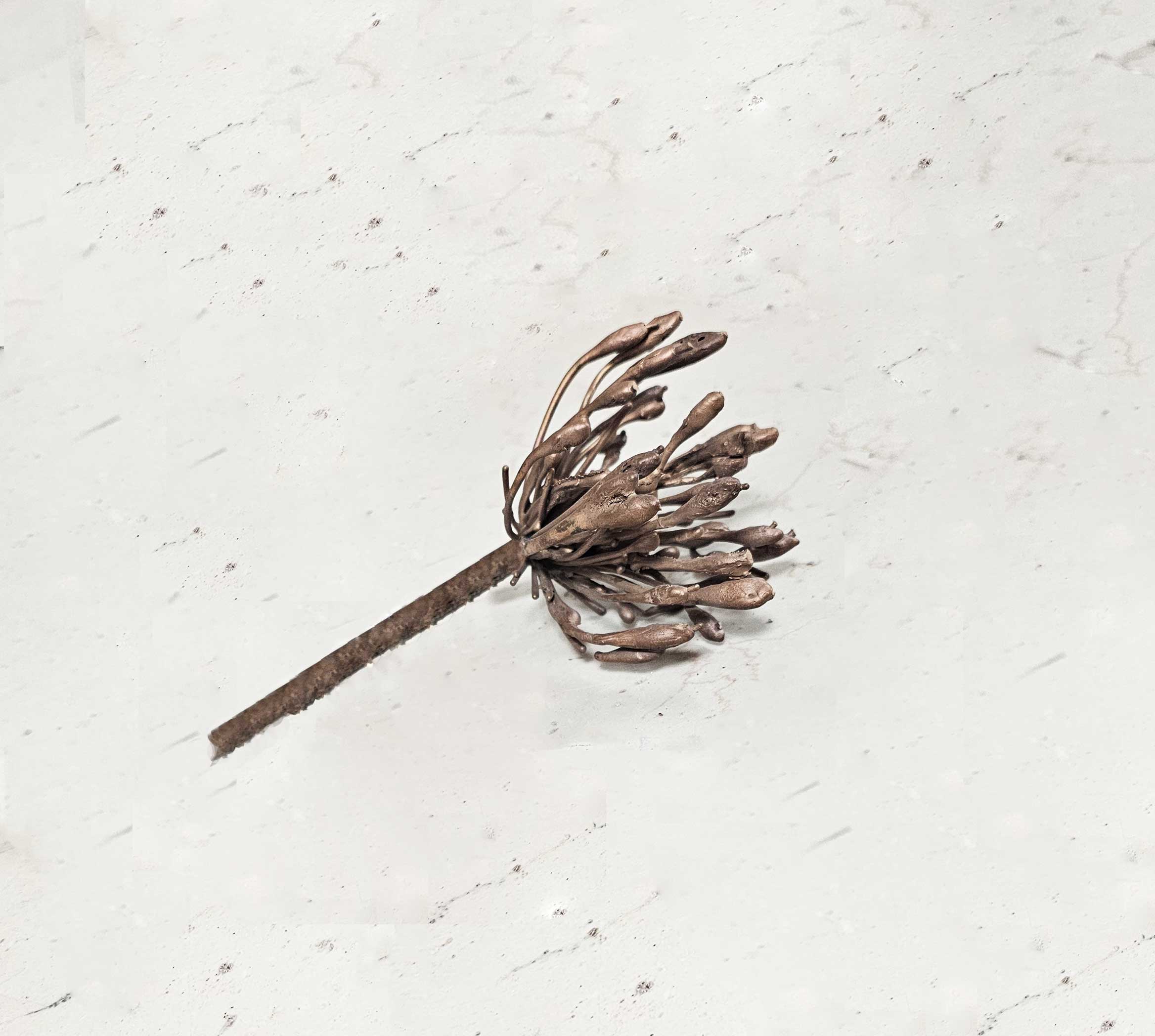 bronsbloem bloem in brons gegoten, een bijzondere trouwherinnering of rouwbloem