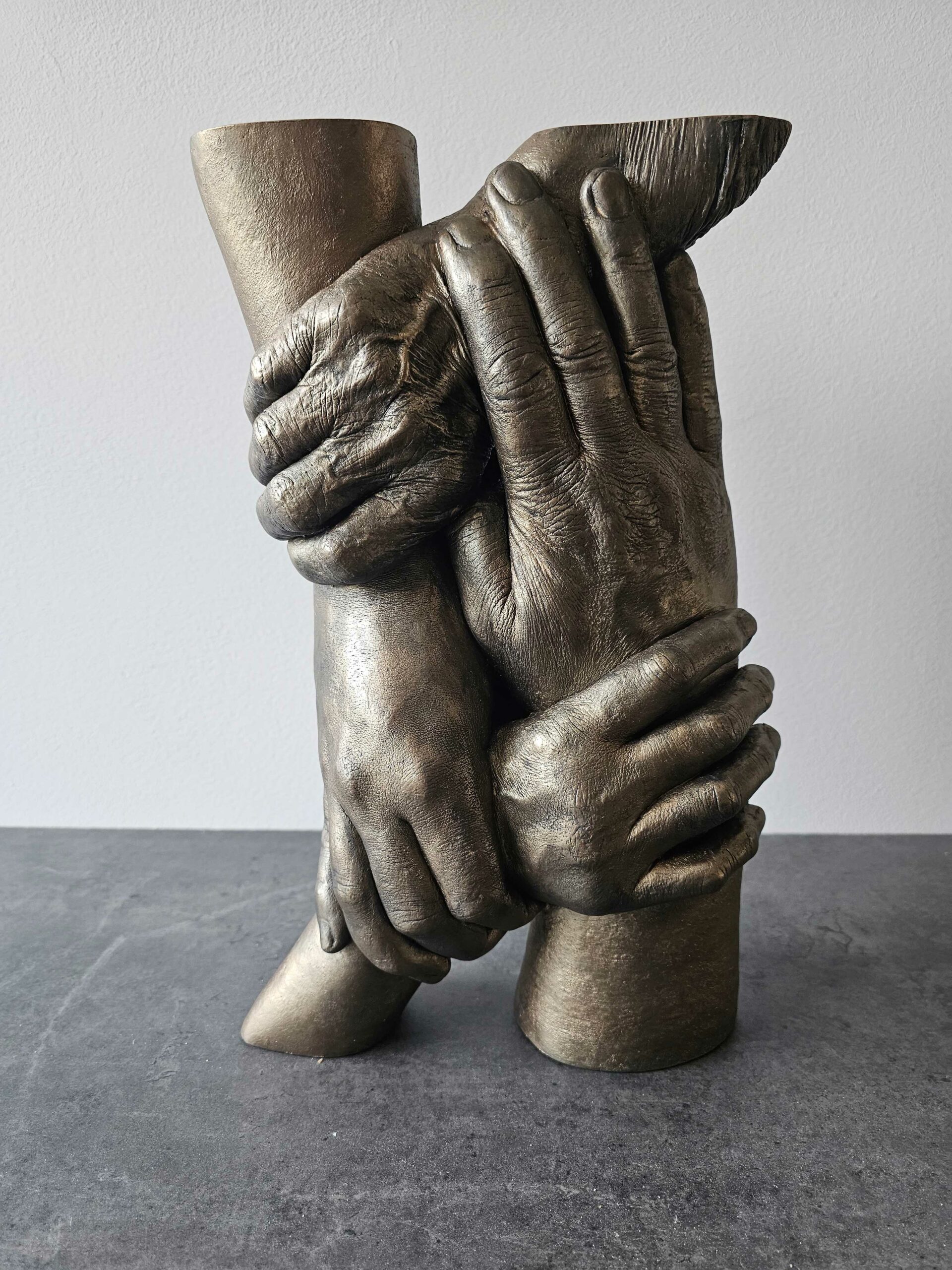 handbeeld handbeeld 4 personen in bronskleur goudkleur