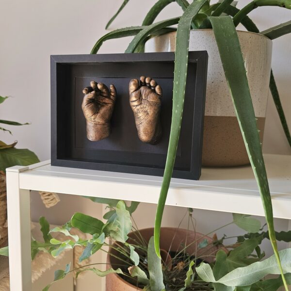 3D babycasting hand en voetafdruk in zwart schilderij