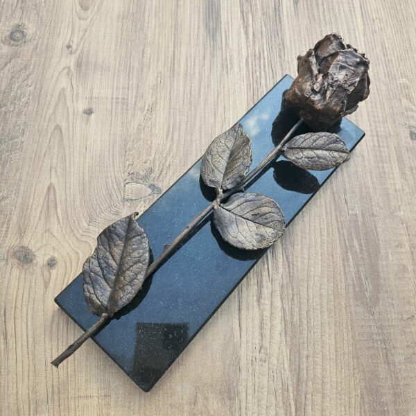 bloem graf in brons