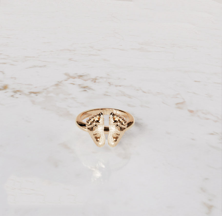 ring met babyvoetjes