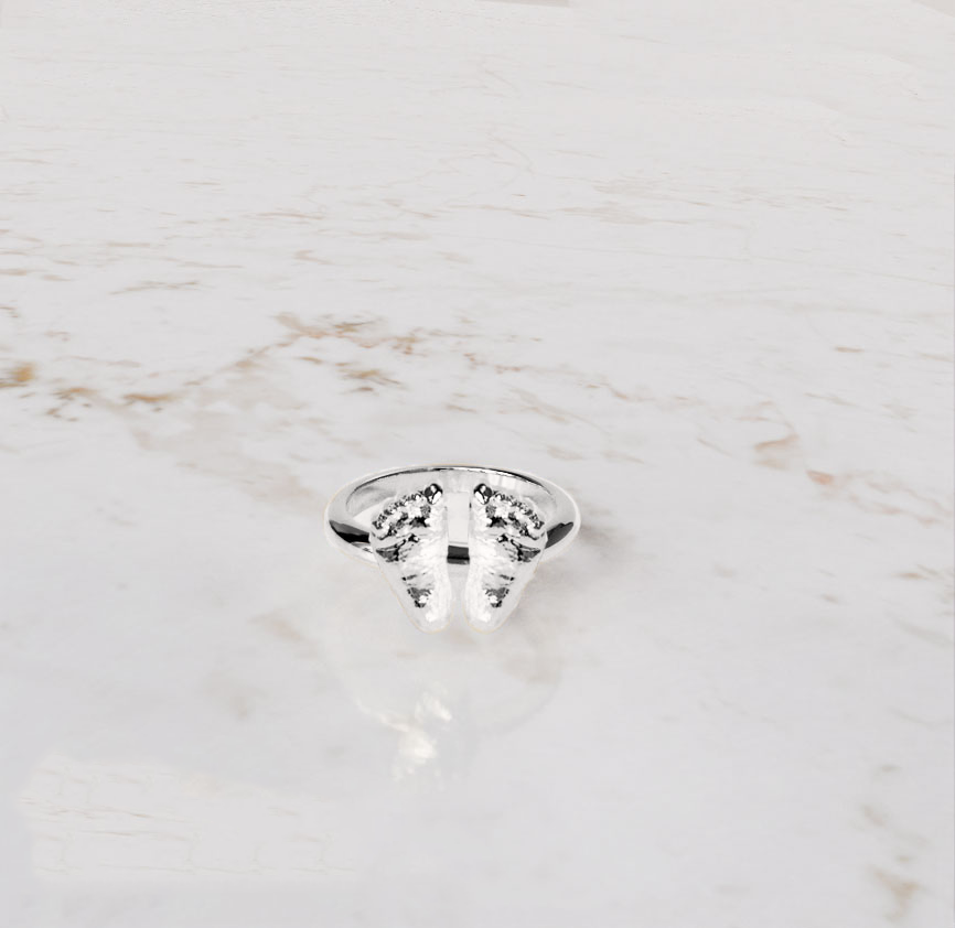 ring met babyvoetjes