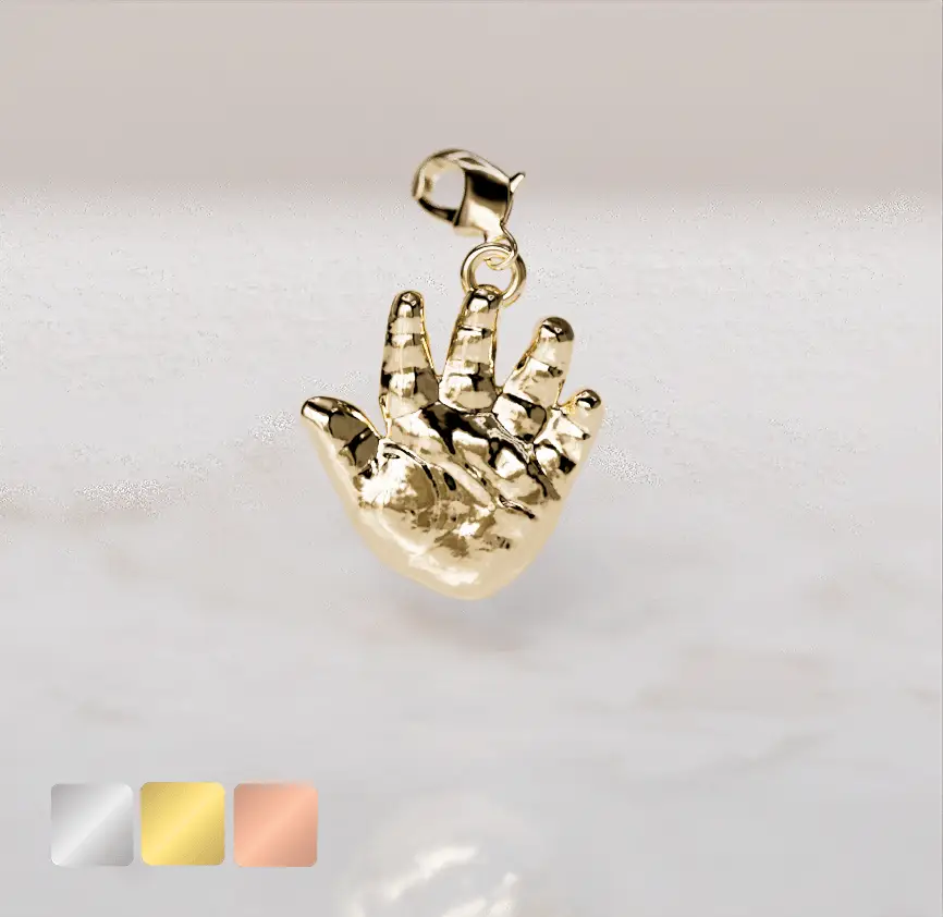 bedel-hand-karabijn-goud-voor-kleur.png Bedel voor aan een armband van het het handafdrukje van je babytje in het goud