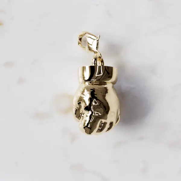 3D babycasting bedel van een handje voor aan een armband te klikken in het goud