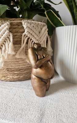 Zwangerschapsbeeldje in brons. Van je zwangerschap een beeldje laten maken
