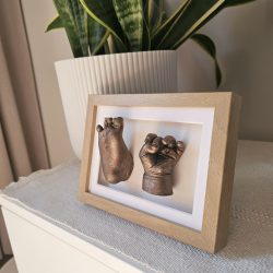 3D schilderij met baby handje en voetje afdruk in gips