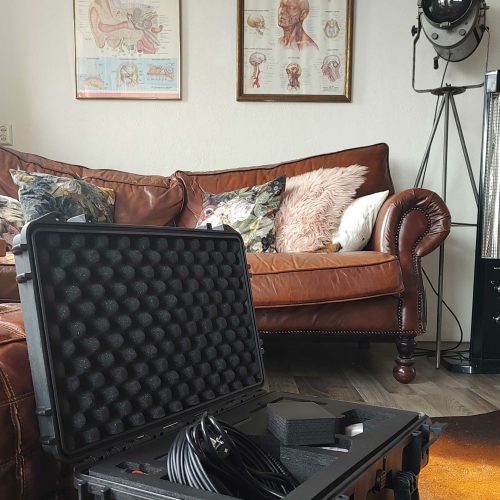 3D scanner verpakt in zwart koffer in interieur