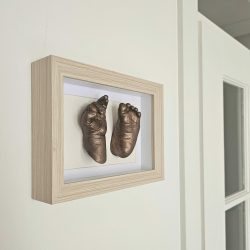 3D schilderij met hand en voetafdruk