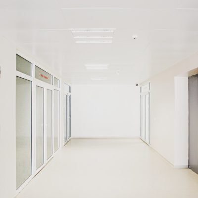 lege witte ziekenhuis gang