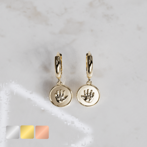 Gepersonaliseerde oorbellen met babyhandjes in goud